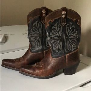 Ariat cowgirl boots